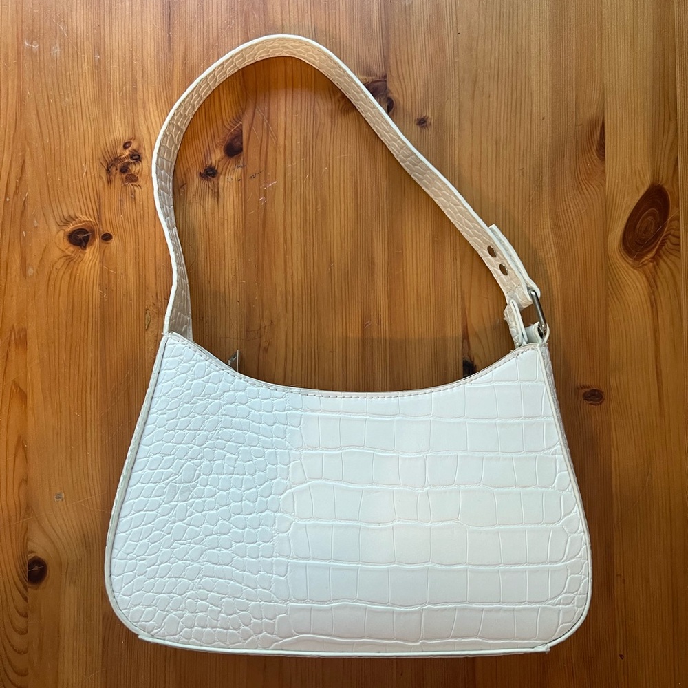 White shoulder bag